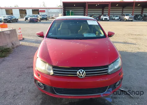 2013 Volkswagen Eos Executive z USA, uszkodzony, nr VIN WVWFW8AH0DV002271